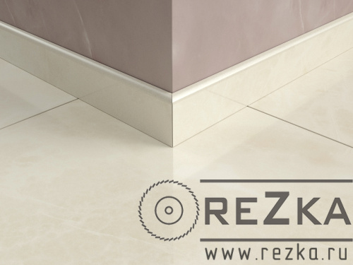 Плинтус из керамогранита Symphonyx Alabaster 1600х70 мм, δ = 9 мм, полированный